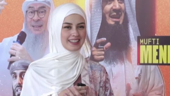 Kimberly Ryder pakai hijab bikin kagum
