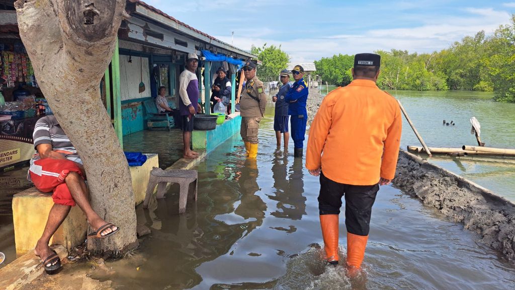 Kondisi banjir rob yang melanda wilayah Kabupaten Subang, Provinsi Jawa Barat, Minggu (12/1). (Dok. BPBD Subang)