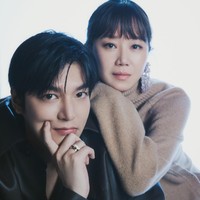 “Ketika kamera tidak menyala, kami punya banyak waktu menunggu, kami harus menunggu lama, dan kami akan menghabiskan waktu bersama. Kami akan makan bersama, tidur bersama karena mengantuk. Kami akan membicarakan semua hal random dan berbeda,” ungkap Gong Hyo Jin menceritakan kenangannya bersama Lee Min Ho. Foto: dok. Netflix