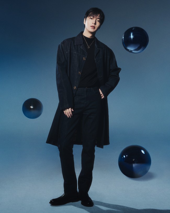 Lee Min Ho yang dijuluki “spesialis orang kaya” karena peran-perannya selama ini bertransformasi sebagai dokter kandungan. Meskipun menjadi dokter keluarga konglomerat, karakternya Gong Ryong diperlihatkan hidup melarat. Foto: dok. Netflix