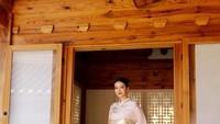 Cantiknya Raline mengenakan hanbook, pakaian tradisional Korea Selatan