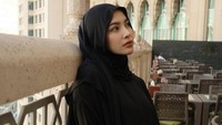 Mahalini saat ini menjalani umrah pertama kali dan tengah mengandung anak pertama. Foto: Instagram @rizkyfbian