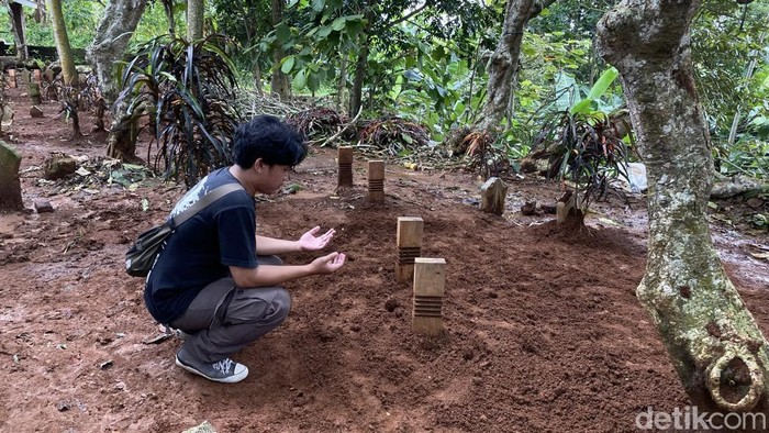 Makam Darso di TPU Sekrakal, Kelurahan Purwosari, Kecamatan Mijen, Kota Semarang, usai diekshumasi, Senin (13/1/2025).