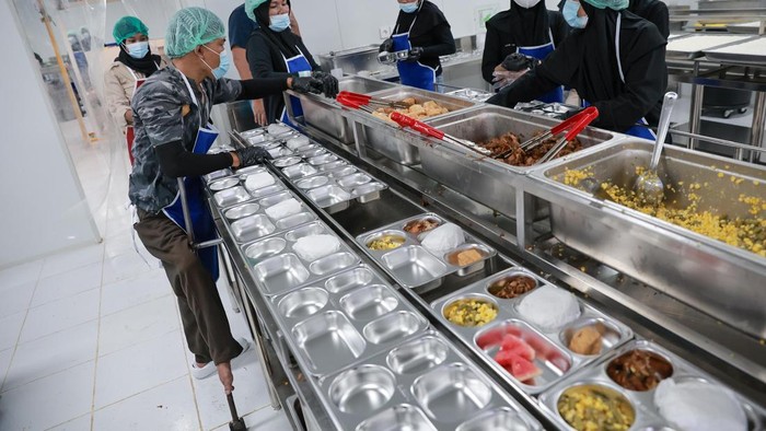 Makan bergizi gratis di Metro Lampung.