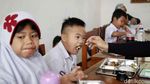 Begini Suasana Makan Bergizi Gratis di SLB Cahaya Jaya