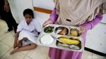 Begini Suasana Makan Bergizi Gratis di SLB Cahaya Jaya