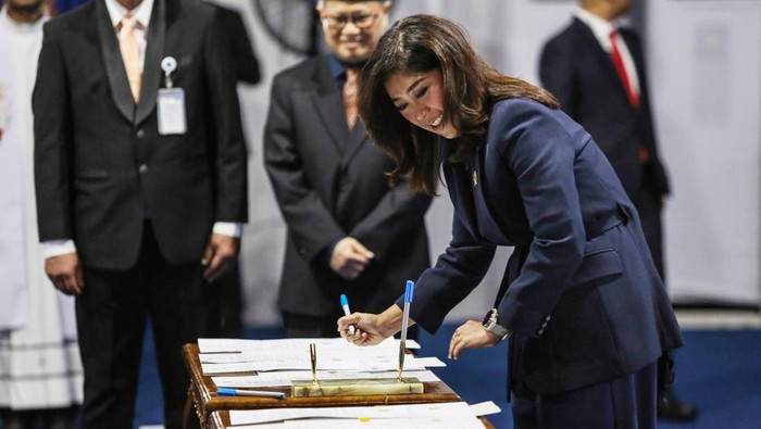 Menteri Komdigi Lantik Pejabat Kementerian, Ada Raline Shah Menteri Komunikasi dan Digital Meutya Hafid menyampaikan sambutan saat pelantikan pejabat Kementerian Komdigi di Kementerian Komunikasi dan Digital, Jakarta, Senin (13/1/2025). Pelantikan para pejabat di lingkungan Kementerian Komunikasi dan Digital (Komdigi) ini dilakukan setelah pemerintah merombak kementerian yang sebelumnya bernama Kementerian Komunikasi dan Informatika. ANTARA FOTO/Asprilla Dwi Adha/YU