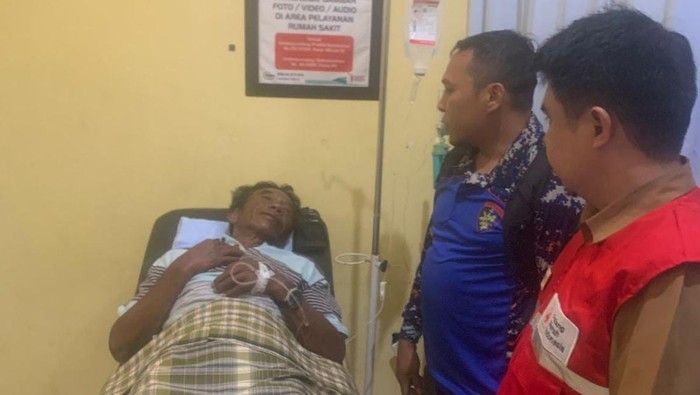 Nelayan korban tenggelam saat mendapatkan perawatan medis di RSUD KH Hayyung, Kabupaten Kepulauan Selayar.