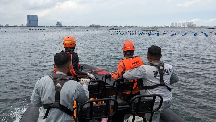 Nelayan mengalami kecelakaan kapal terbalik akibat cuaca buruk di perairan Pulau Cipir, Kepulauan Seribu. Tim SAR menemukan korban dalam kondisi tewas. (dok Bakamla)