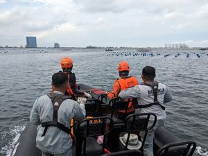 Tim SAR Evakuasi Nelayan Tewas Akibat Kapal Terbalik di Pulau Cipir
