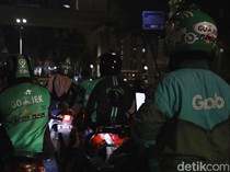 Penghasilan Dipotong Aplikator, Ojol Harus Kerja Rodi Demi Cukupi Kebutuhan