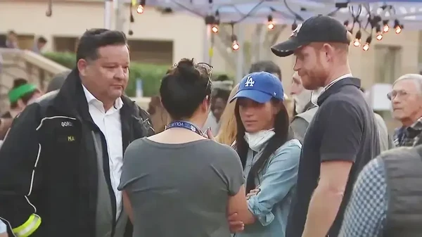 Pangeran Harry-Meghan Markle Kunjungi Korban Kebakaran, Disebut Turis Bencana