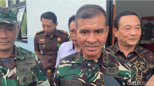 Panglima Kodam (Pangdam) IX/Udayana Mayjen TNI Muhammad Zamroni saat ditemui setelah meninjau dapur sehat di Karangasem, Senin (13/1/2025).