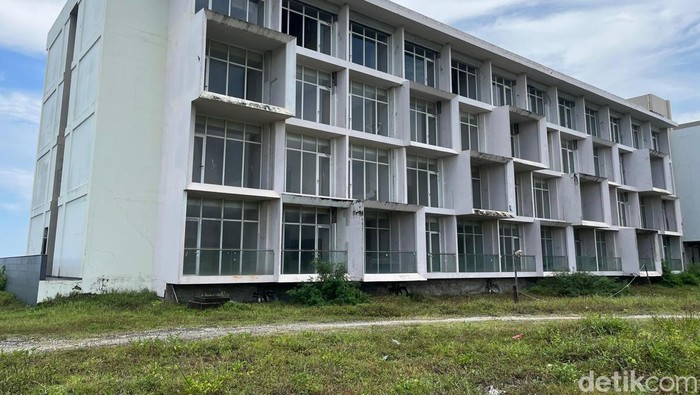 Pembangunan hotel yang mangkrak selama satu dekade di Pangandaran