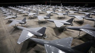 Pilot Jet Tempur AS Kaget Lihat Drone Iran Bikin Formasi 'Ubur-ubur'