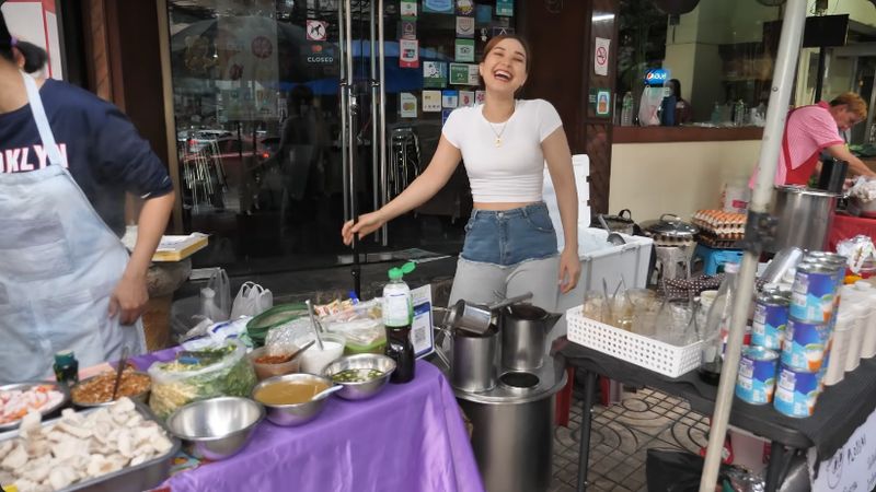 penjual cantik di Thailand jualan kopi dan Thai tea