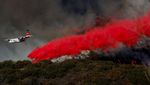 Pesawat-Helikopter Dikerahkan untuk Padamkan Kebakaran Hutan Los Angeles