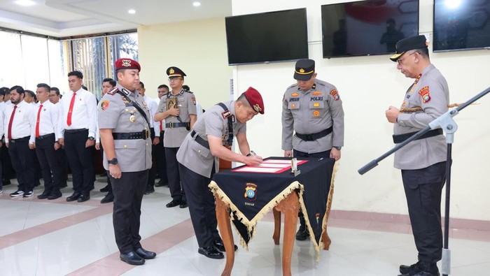 Kapolda Kepri Irjen Yan Fitri Halimansyah memimpin sertijab Dirreskrimum Polda.
