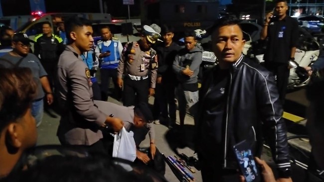 Bentrokan Suporter Bola di Rest Area Jagorawi hingga Jatuh Korban Luka
