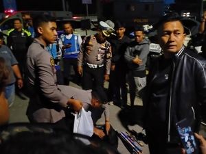 Bentrokan Suporter Bola di Rest Area Jagorawi hingga Jatuh Korban Luka