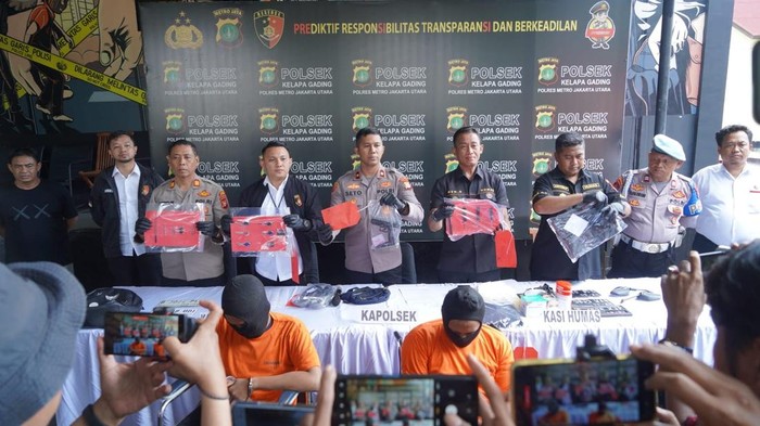 Polsek Kelapa Gading menangkap komplotan begal motor bersenjata airsoft gun.