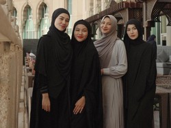8 Potret Gaya Hijab Mahalini, Yura hingga Aaliyah Massaid Umrah Bareng Suami