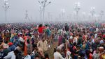 Potret Jutaan Umat Hindu Jalani Ritual Mandi Air Suci di India