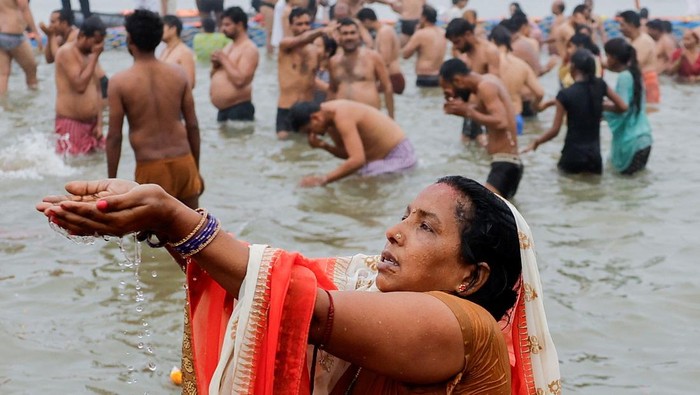 Devotees gather at the 