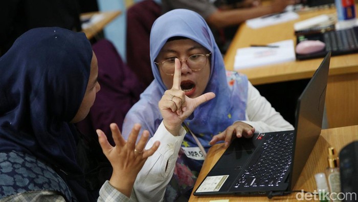 Potret Pelatihan Kerja Khusus Difabel di PPKD Jakarta Selatan Suasana kelas administrasi umum khusus difabel di Pusat Pelatihan Kerja Daerah (PPKD) Jakarta Selatan,Jumat (10/1/2025). Sebanyak 15 peserta dibekali kemampuan mengoperasikan Microsoft Word, Excel, dan Power Point, serta berbagai program lain yang menunjang kegiatan administrasi.
