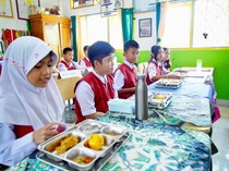 Video: Komentar Wamen Investasi dan Hilirisasi Setelah Tinjau MBG di Tangsel