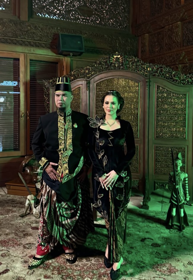 Raisa tampil mempesona dalam balutan kebaya adat Jawa. Penampilannya bersama Ahmad Dhani dalam video klip remake lagu ‘Begitulah Cinta’ sukses mencuri perhatian.  Foto: dok. Instagram @raisa6690