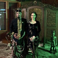 Raisa tampil mempesona dalam balutan kebaya adat Jawa. Penampilannya bersama Ahmad Dhani dalam video klip remake lagu ‘Begitulah Cinta’ sukses mencuri perhatian.  Foto: dok. Instagram @raisa6690