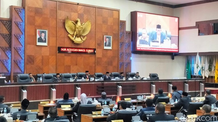 Rapat Paripurna DPR Aceh. (Foto: Agus Setyadi/detikSumut).