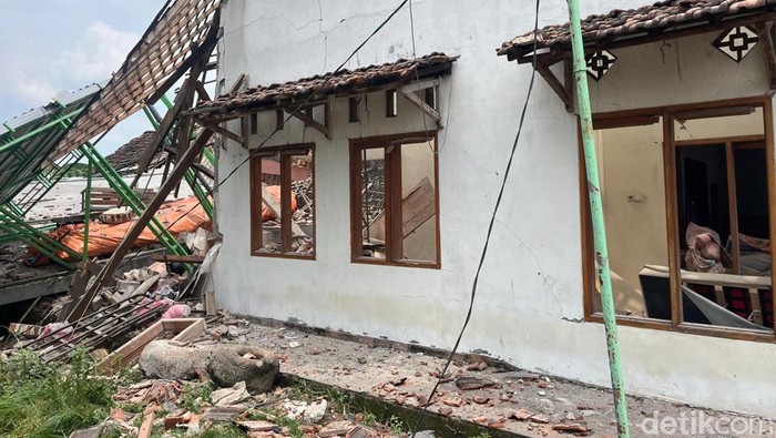 Rumah meledak di Mojokerto tewaskan ibu dan anak