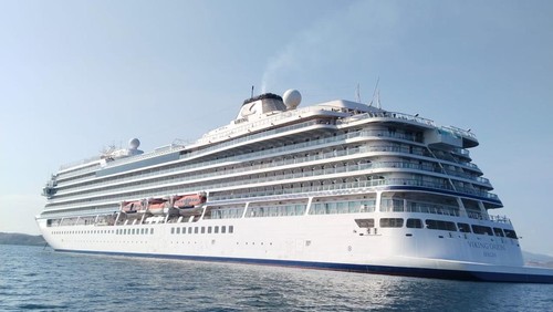 Salah satu kapal pesiar berlabuh di perairan Taman Nasional Komodo, Manggarai Barat, NTT. (Foto: Dok. Kantor Imigrasi Kelas II TPI Labuan Bajo)