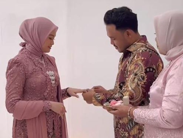 Salma Salsabil dan Dimansyah Laitupa Salma Salsabil dan Dimansyah Laitupa