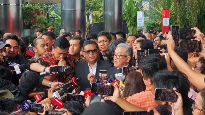 Sekjen PDIP Hasto Kristiyanto tiba di Gedung KPK (Adrial/detikcom)