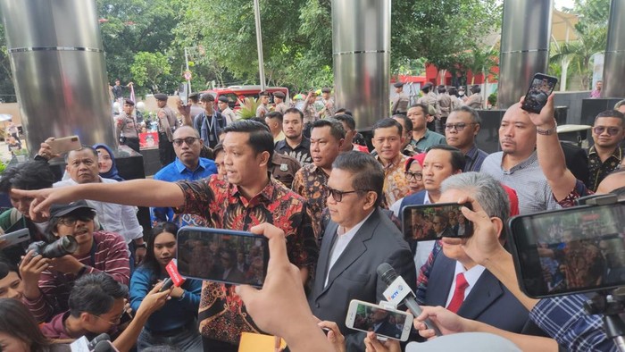 Sekjen PDIP Hasto Kristiyanto tiba di Gedung KPK (Adrial/detikcom)