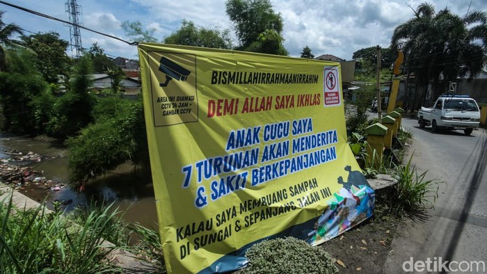 Warga Kampung Sawah, Bojonggede, Kab Bogor, gerah dengan aksi buang sampah sembarangan. Mereka menumpahkan 'sumpah serapah' di berbagai spanduk untuk pembuang sampah.