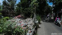 Diketahui kawasan ini sering dijadikan tempat pembuangan sampah secara sengaja.   Diketahui kawasan ini sering dijadikan tempat pembuangan sampah secara sengaja.