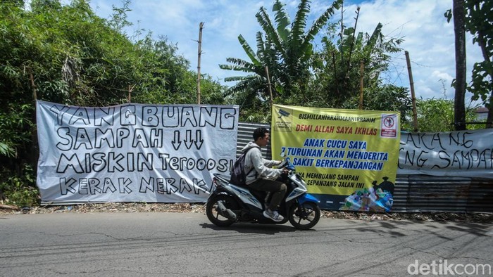 Warga Kampung Sawah, Bojonggede, Kab Bogor, gerah dengan aksi buang sampah sembarangan. Mereka menumpahkan 'sumpah serapah' di berbagai spanduk untuk pembuang sampah.