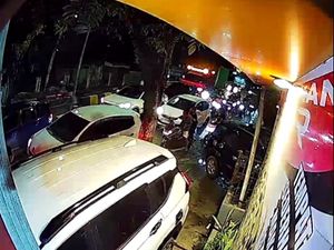 Video: Detik-detik Truk Rem Blong Sebabkan Tabrakan Beruntun di Banjarmasin