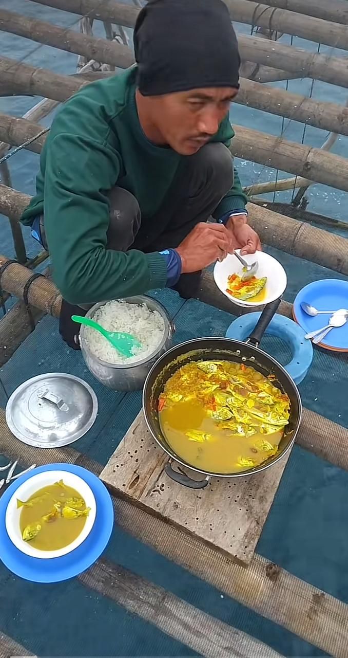Tak Sabar! 5 Orang Ini Mancing Ikan dan Cumi Langsung Dimasak