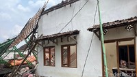 Saat ledakan terjadi, rumah Maryudi dalam keadaan kosong. Sebab, istrinya sedang bekerja, sedangkan 2 anaknya sedang sekolah. Ledakan juga menghancurkan rumah di sebelahnya.