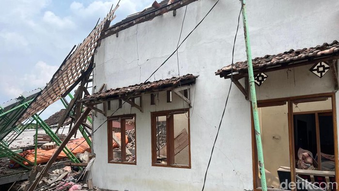 TKP rumah meledak di Mojokerto