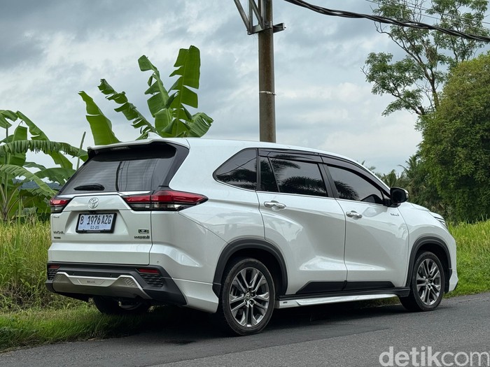 Toyota Kijang Innova Zenix Hybrid Q Modelista