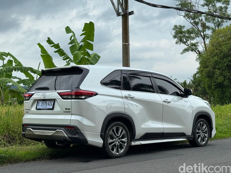 Toyota Kijang Innova Zenix Hybrid Q Modelista