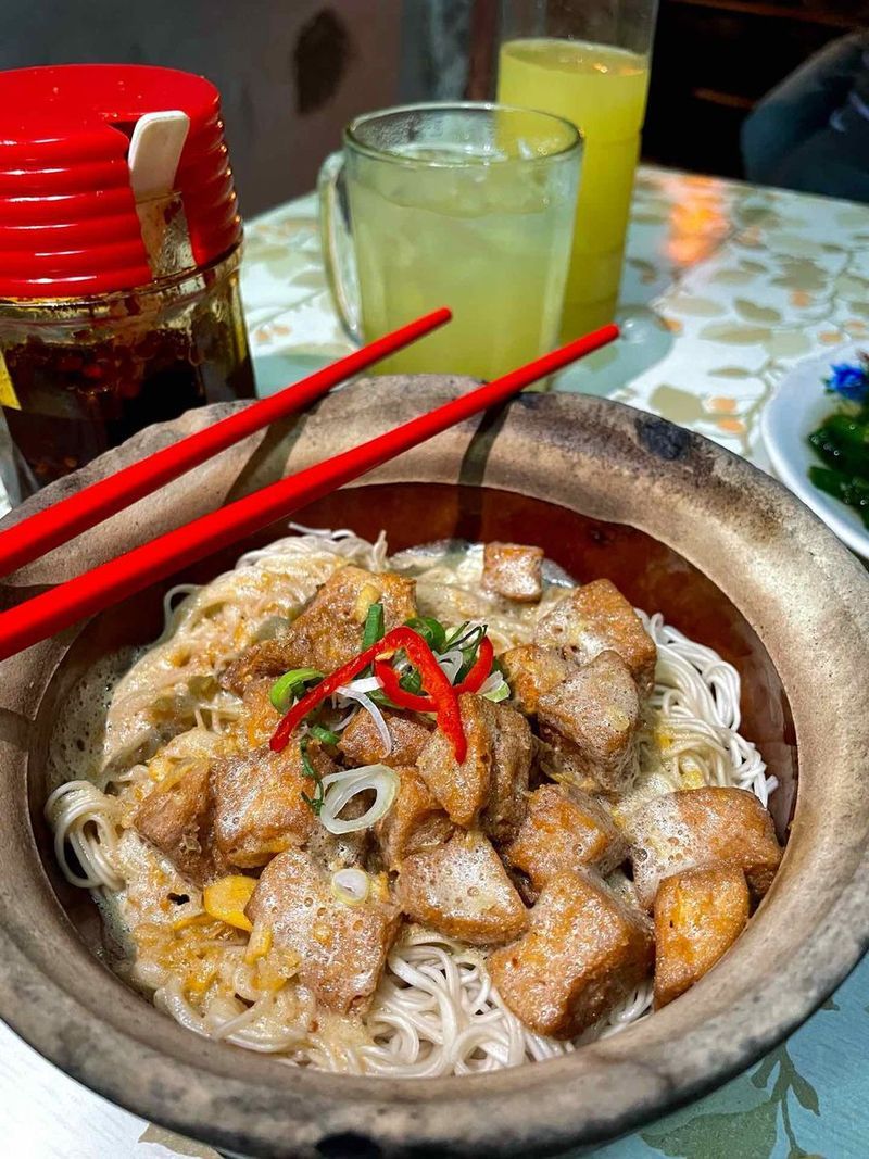 5 Tempat Makan Misoa denganTopping Kepiting hingga Ayam