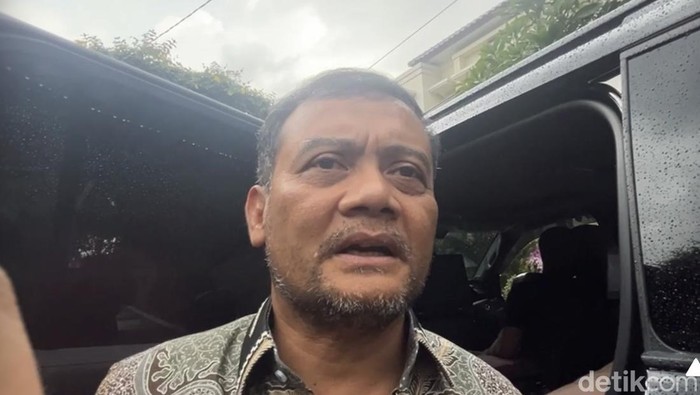 Cagub Gubernur Jateng, Ahmad Luthfi ditemui usai bertemu dengan Jokowi di Sumber, Banjarsari, Solo, Selasa (14/1/2025).
