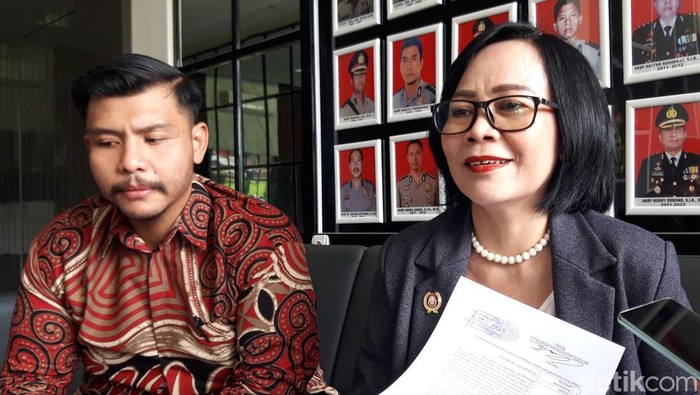 Kuasa hukum anak korban penganiayaan warga di Desa Banyusri, Kecamatan Wonosegoro, Kabupaten Boyolali, Asri Purwanti, di Mapolres Boyolali, Selasa (14/1/2025).